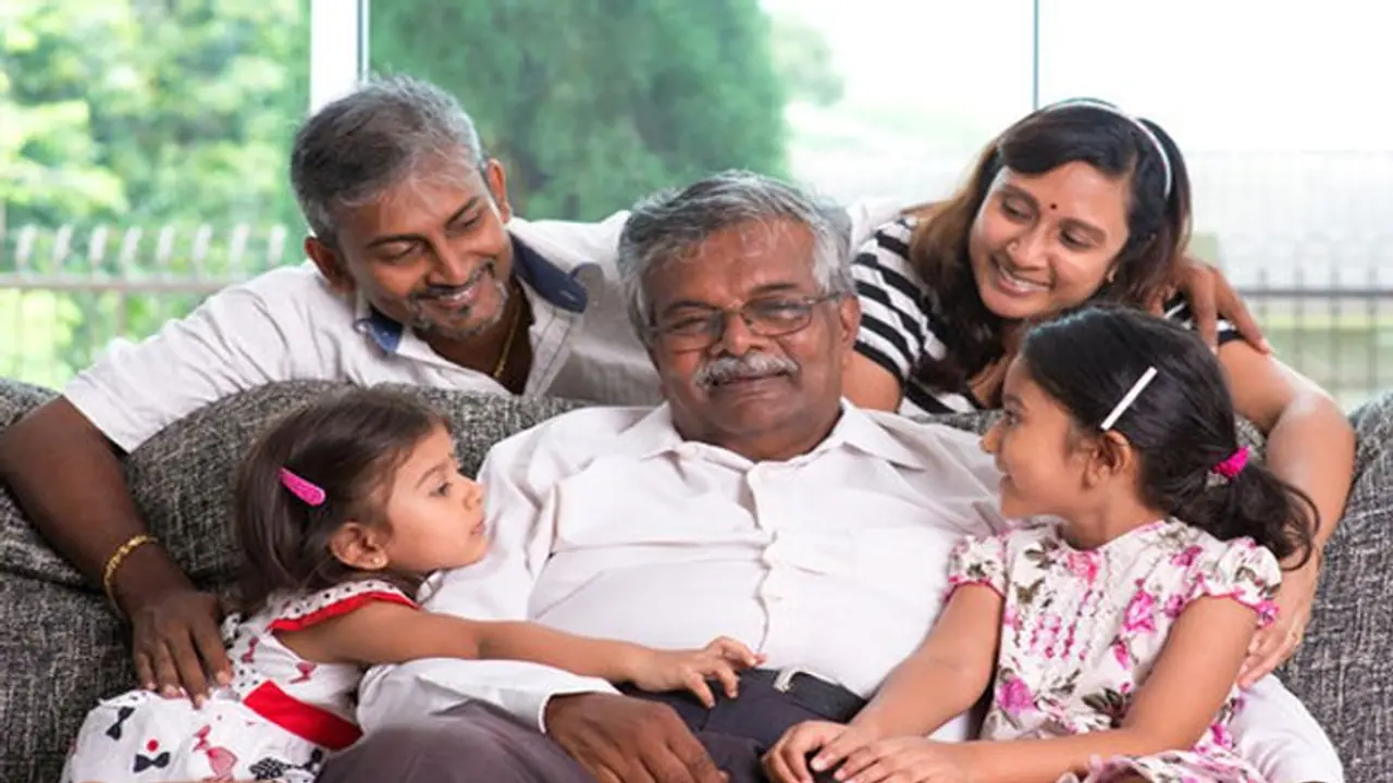 इन 5 छोटी छोटी चीजों से आपके ग्रैंड पेरेंट्स को मिलती है बेहिसाब खुशी, ऐसे कराएं उन्हें स्पेशल फील