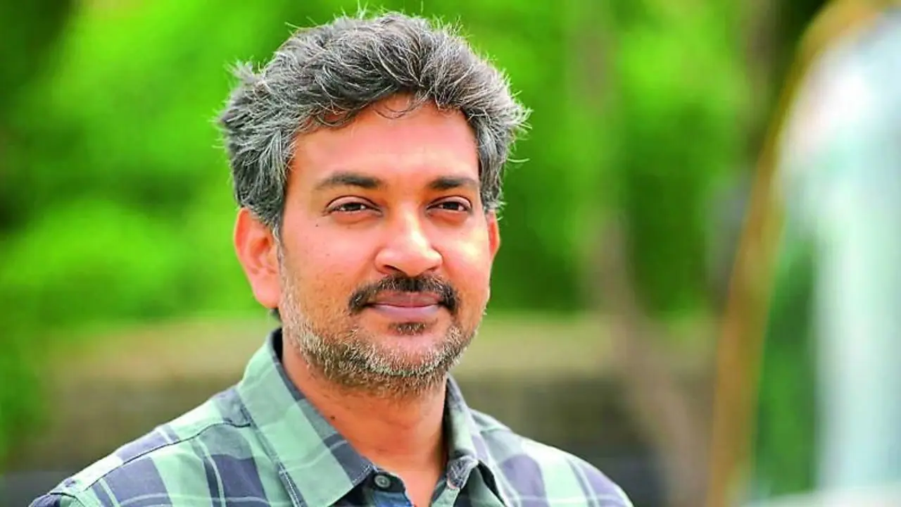 కాసేపట్లో సీఎం జగన్తో భేటీ కానున్న రాజమౌళి, దానయ్య కాసేపట్లో సీఎం జగన్తో భేటీ కానున్న రాజమౌళి, దానయ్య