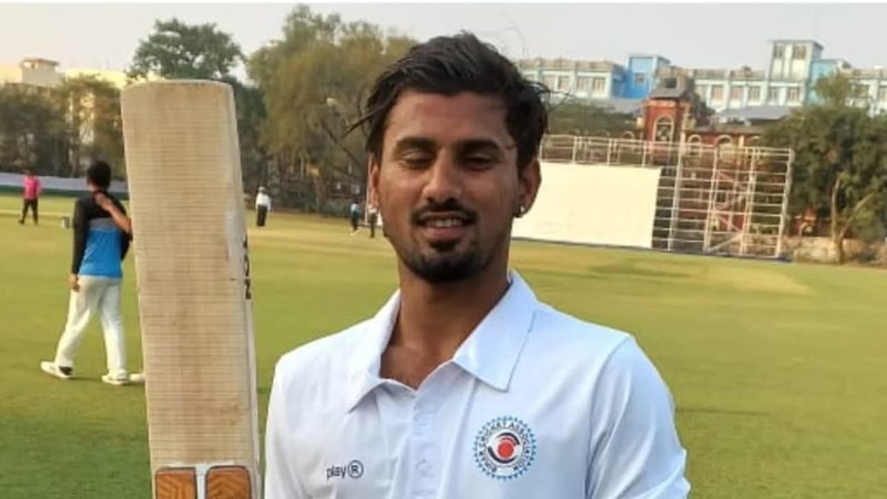 एक बिहारी सब पर भारी: 405 गेंद खेल इस खिलाड़ी ने हर 7वीं गेंद पर मारा चौका और डेब्यू में ठोक दी ट्रिपल सेंचुरी एक बिहारी सब पर भारी: 405 गेंद खेल इस खिलाड़ी ने हर 7वीं गेंद पर मारा चौका और डेब्यू में ठोक दी ट्रिपल सेंचुरी