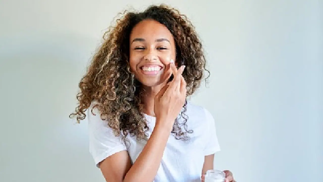 ত্বক উজ্জ্বল হবে এই পাঁচটি ফলের গুণে, জেনে নিন কোন ফল কীভাবে ব্যবহার করবেন ত্বক উজ্জ্বল হবে এই পাঁচটি ফলের গুণে, জেনে নিন কোন ফল কীভাবে ব্যবহার করবেন