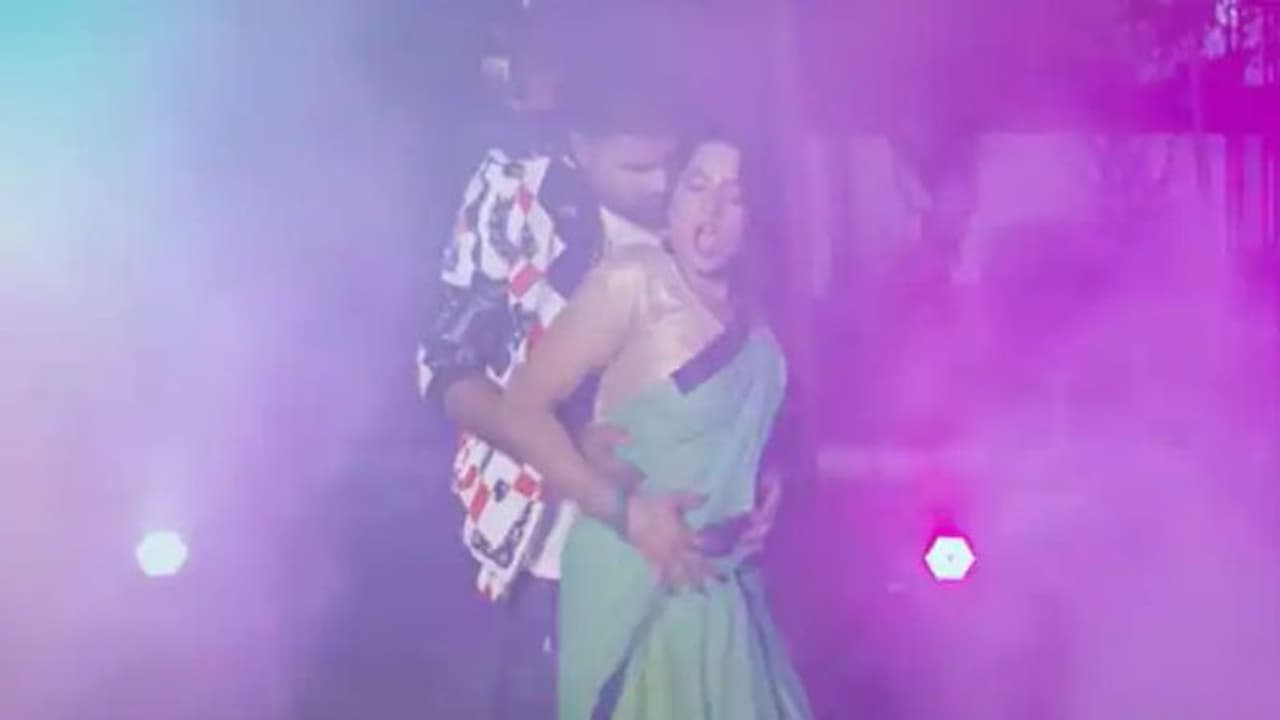 सलोनी गुप्ता का लाडो मद्धेशिया ने 'गवने के रतिया' किया बुरा हाल, 'काहे सड़िया' फरला सैयां गाना हुआ वायरल सलोनी गुप्ता का लाडो मद्धेशिया ने 'गवने के रतिया' किया बुरा हाल, 'काहे सड़िया' फरला सैयां गाना हुआ वायरल