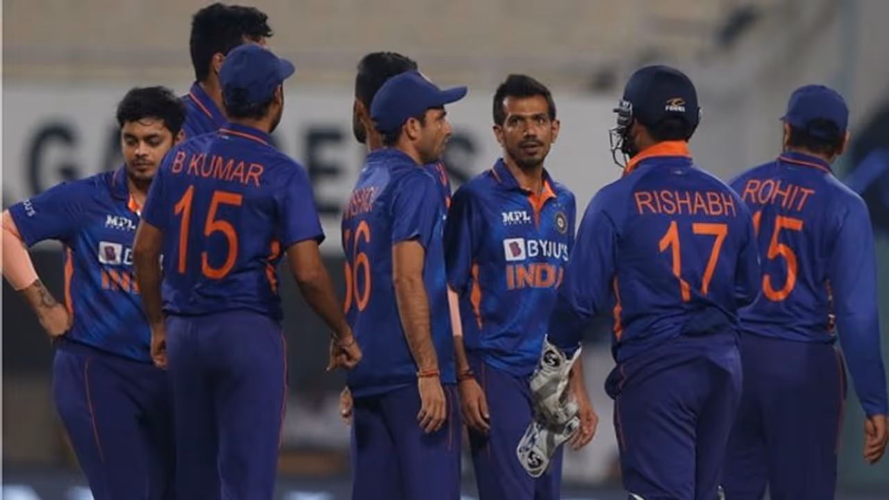 IND vs WI 2nd T20: हाई वोल्टेज मुकाबले की वो आखिरी 6 गेंदें, प्लेयर्स से लेकर फैंस की रुक गई थी धड़कन IND vs WI 2nd T20: हाई वोल्टेज मुकाबले की वो आखिरी 6 गेंदें, प्लेयर्स से लेकर फैंस की रुक गई थी धड़कन