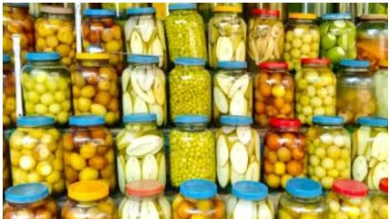 Kozhikode beach : നിരോധനം നീക്കി; ഉപ്പിലിട്ടത് തിരിച്ചെത്തി; കോഴിക്കോട് ബീച്ചിലെ കച്ചവടക്കാര് ഹാപ്പി.! Kozhikode beach : നിരോധനം നീക്കി; ഉപ്പിലിട്ടത് തിരിച്ചെത്തി; കോഴിക്കോട് ബീച്ചിലെ കച്ചവടക്കാര് ഹാപ്പി.!