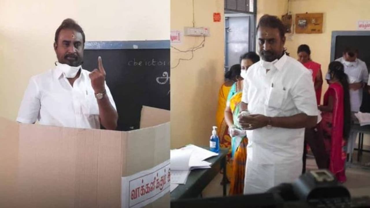 TN Local Body Elections 2022 : நேற்று கைது.. இன்று தேர்தல்.. வாக்கு அளித்தார் எஸ்.பி வேலுமணி