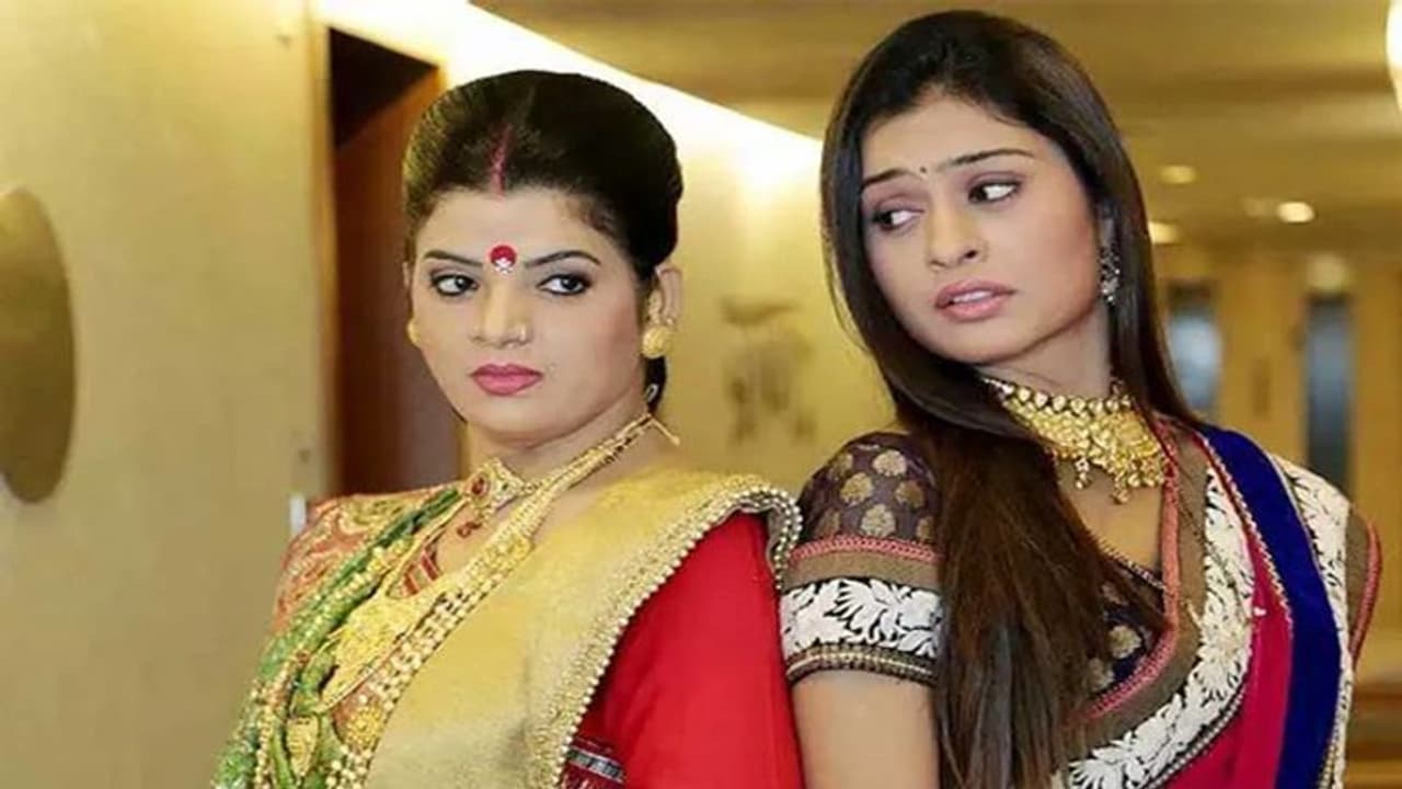 Relationship Tips: सास बहू के बीच आखिर क्यों आ जाती है दूरियां, जानें आपसी लड़ाई को दूर करने के टिप्स