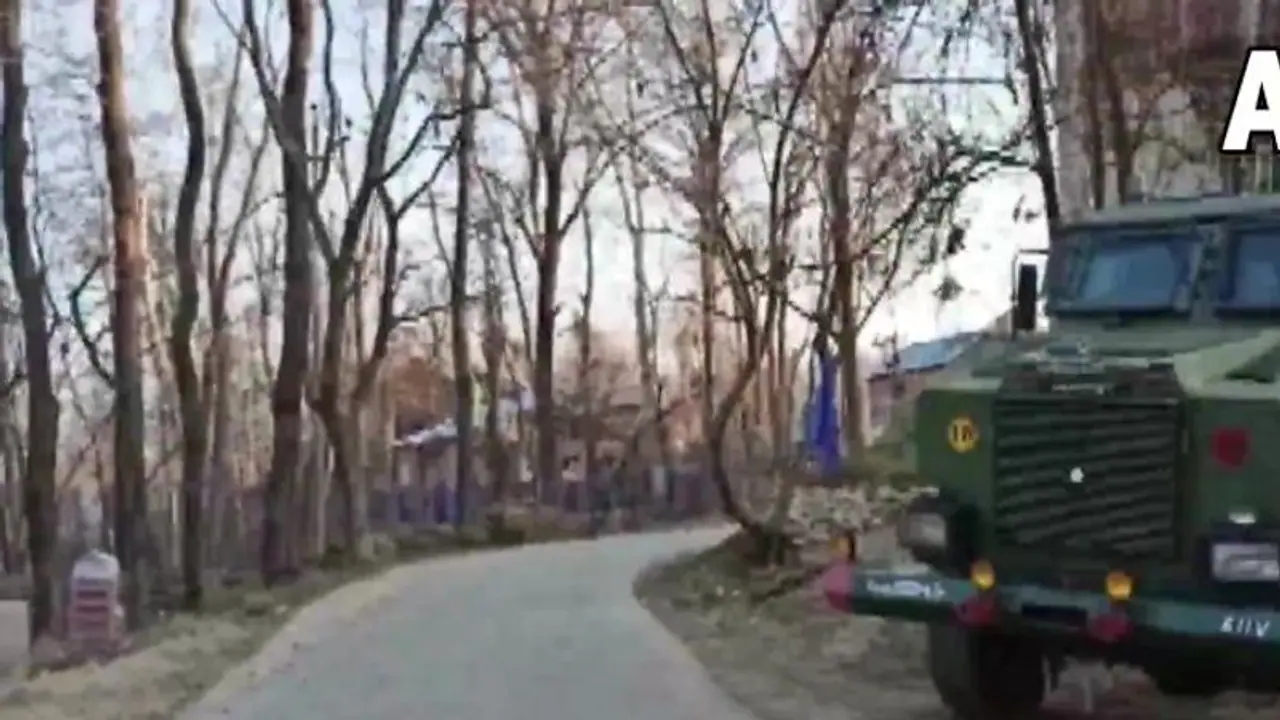 কাশ্মীরে চলতি বছর ১৫তম এনকাউন্টারে হত ১, বাকিদের খোঁজে চলছে তল্লাশি কাশ্মীরে চলতি বছর ১৫তম এনকাউন্টারে হত ১, বাকিদের খোঁজে চলছে তল্লাশি