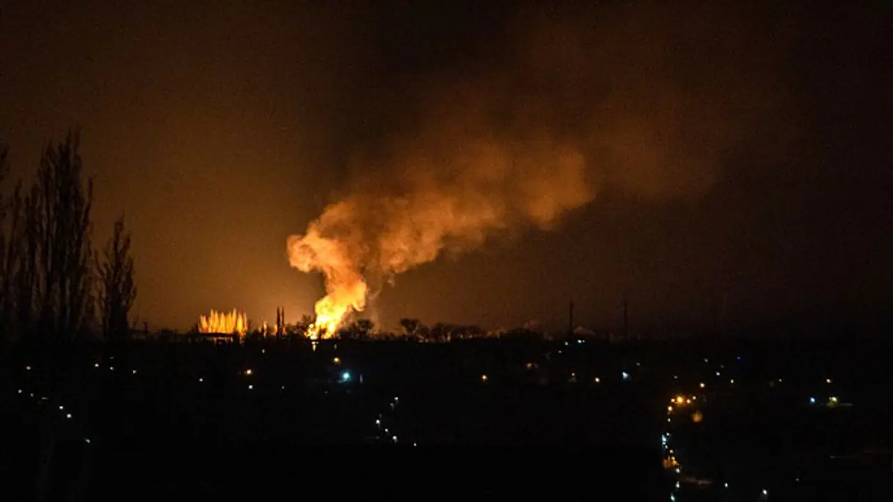 रूस समर्थित अलगाववादियों के प्रभाव वाले पूर्वी यूक्रेन में कई विस्फोटों से दहशत, धमाके की वजह अज्ञात रूस समर्थित अलगाववादियों के प्रभाव वाले पूर्वी यूक्रेन में कई विस्फोटों से दहशत, धमाके की वजह अज्ञात