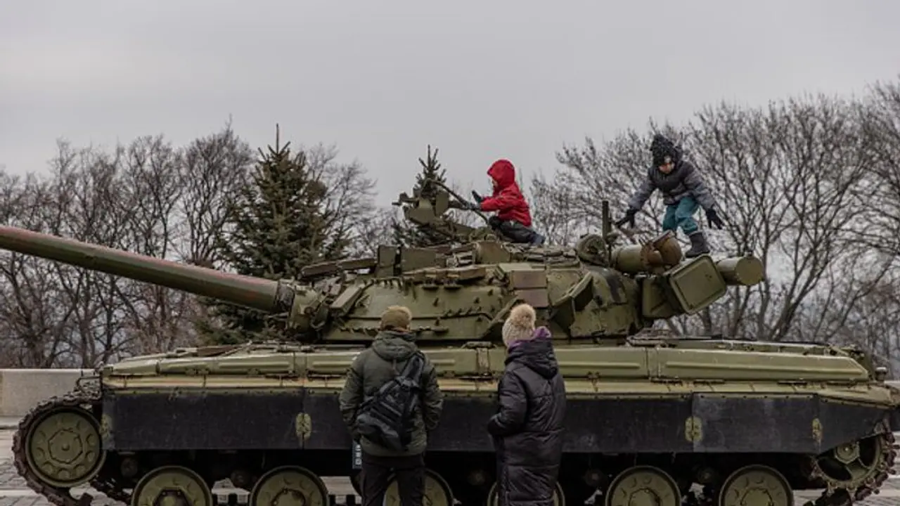 Pro Russian separatist leader orders full military mobilisation amid fears of Russian invasion
