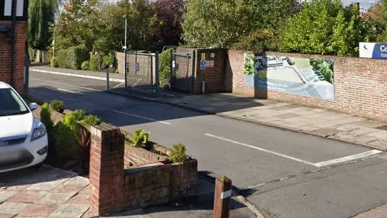 Christopher Dunsmore : ഓൺലൈനിൽ കുട്ടികളുടെ മുന്നിൽ സ്വയംഭോഗം ചെയ്യുന്നത് പതിവ്, അധ്യാപകൻ കുടുങ്ങിയതിങ്ങനെ Christopher Dunsmore : ഓൺലൈനിൽ കുട്ടികളുടെ മുന്നിൽ സ്വയംഭോഗം ചെയ്യുന്നത് പതിവ്, അധ്യാപകൻ കുടുങ്ങിയതിങ്ങനെ