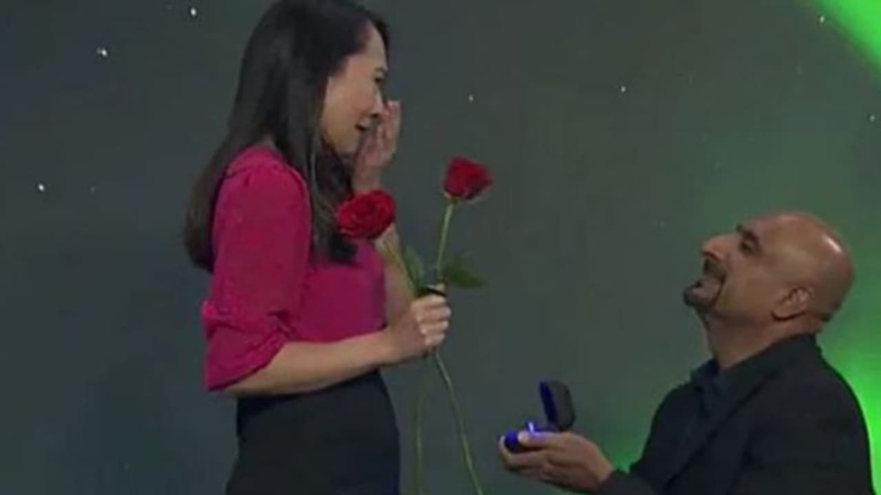 Viral Video: കാലാവസ്ഥ പ്രവചനത്തിനിടെ ലൈവ് വിവാഹാഭ്യർഥന; വൈറലായി വീഡിയോ