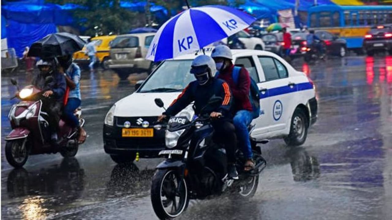 আজ হবে কি মুষলধারায় বৃষ্টি কলকাতায়, মঙ্গলে কী সুখবর দিল হাওয়া অফিস আজ হবে কি মুষলধারায় বৃষ্টি কলকাতায়, মঙ্গলে কী সুখবর দিল হাওয়া অফিস