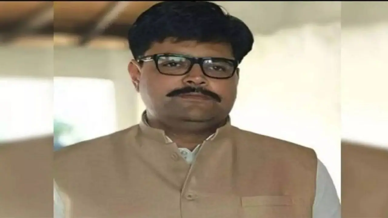 यूपी चुनाव: अयोध्या से सपा प्रत्याशी अभय सिंह हुए रिहा, देर रात हुए बवाल के बाद पुलिस ने किया था गिरफ्तार यूपी चुनाव: अयोध्या से सपा प्रत्याशी अभय सिंह हुए रिहा, देर रात हुए बवाल के बाद पुलिस ने किया था गिरफ्तार