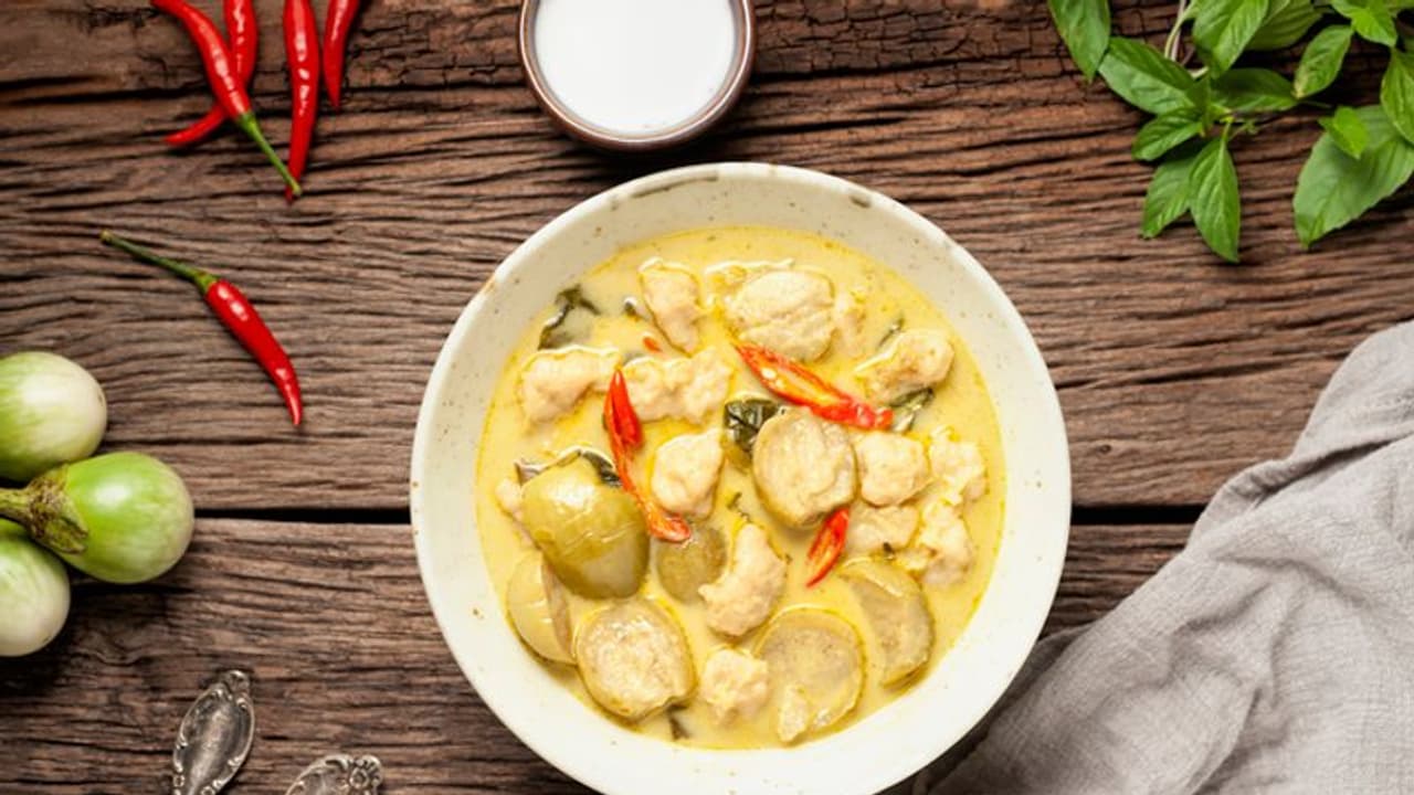 অনেক হল বেগুন ভাজা পোড়া, এবার ট্রাই করে দেখুন অসাধারন দই বেগুন অনেক হল বেগুন ভাজা পোড়া, এবার ট্রাই করে দেখুন অসাধারন দই বেগুন