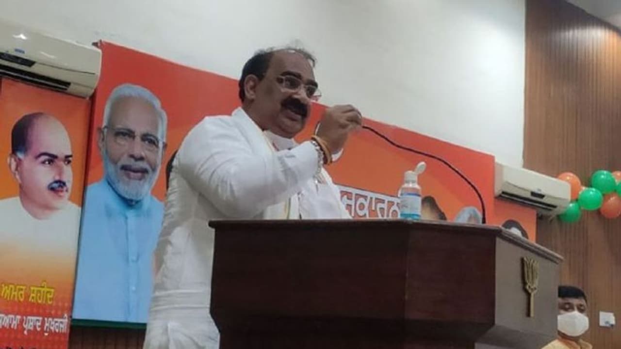 पंजाब चुनाव: BJP प्रदेश अध्यक्ष बोले जो AAP को वोट देगा, वो आतंकी देशद्रोही, पंजाब को तोड़ने वाला कहलाएगा पंजाब चुनाव: BJP प्रदेश अध्यक्ष बोले जो AAP को वोट देगा, वो आतंकी देशद्रोही, पंजाब को तोड़ने वाला कहलाएगा