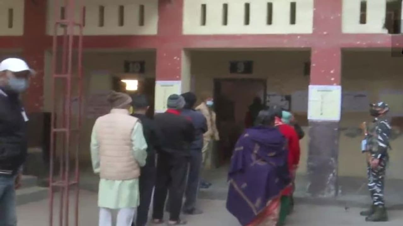 UP Chunav 2022: तीसरे चरण की 59 सीटों पर मतदान शुरू, अखिलेश शिवपाल समेत इन नेताओं की साख दांव पर UP Chunav 2022: तीसरे चरण की 59 सीटों पर मतदान शुरू, अखिलेश शिवपाल समेत इन नेताओं की साख दांव पर