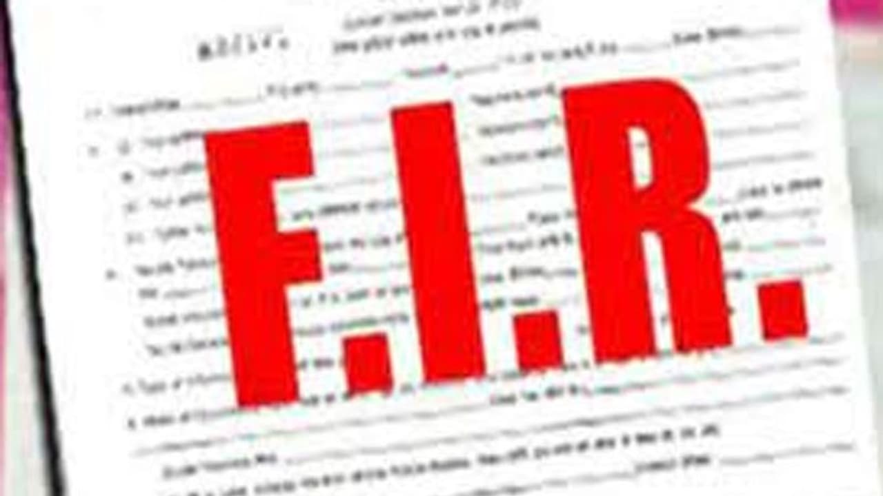 UP Chunav 2022: जौनपुर में सपा प्रत्याशी समेत 200 समर्थकों पर मुकदमा दर्ज, बिना अनुमति जुलूस निकालने का आरोप UP Chunav 2022: जौनपुर में सपा प्रत्याशी समेत 200 समर्थकों पर मुकदमा दर्ज, बिना अनुमति जुलूस निकालने का आरोप