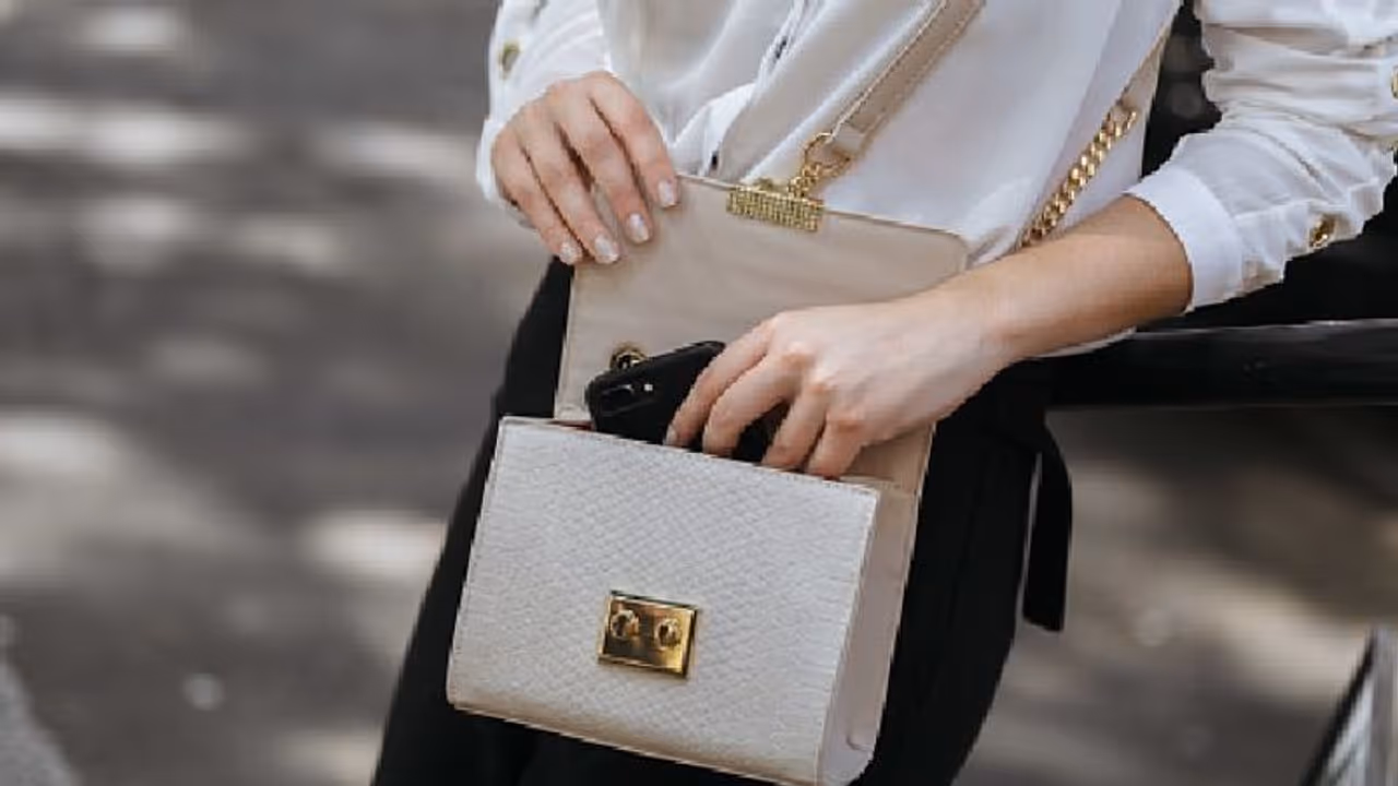 গরমে ঠান্ডার দেশে ঘুরতে যাচ্ছেন, মহিলারা অবশ্যই সঙ্গে রাখুন এই পাঁচটি জিনিস