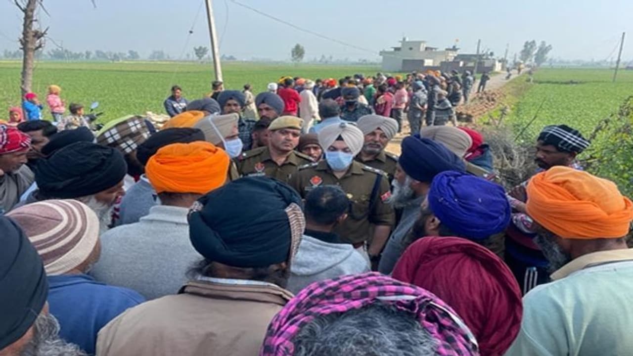 पंजाब चुनाव: डेरा बाबा नानक इलाके में पुजारी की हत्या, गांव वालों ने वोट ना देने का किया ऐलान पंजाब चुनाव: डेरा बाबा नानक इलाके में पुजारी की हत्या, गांव वालों ने वोट ना देने का किया ऐलान