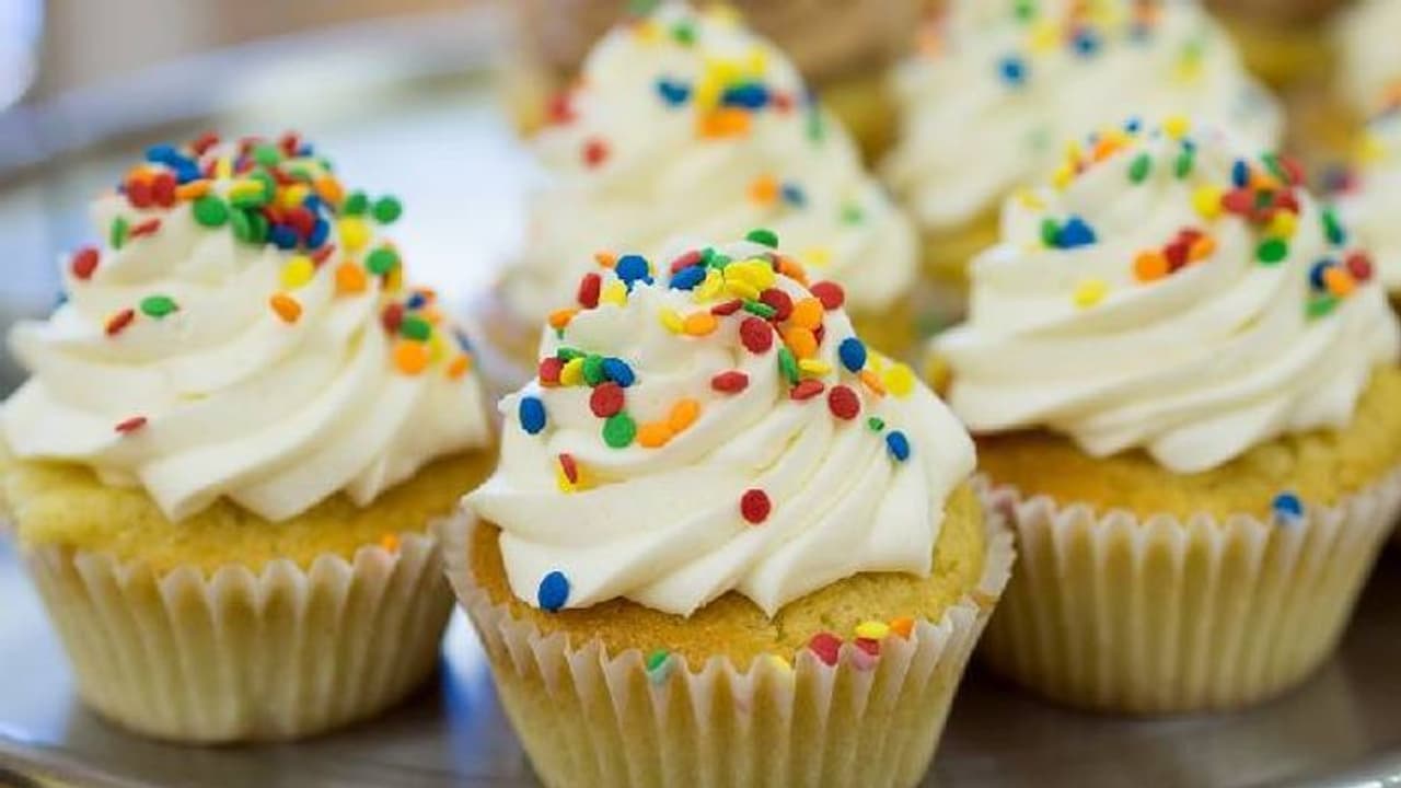 குழந்தைகள் விரும்பும் "வெண்ணிலா கப் கேக்" வீட்டிலேயே செய்யலாம் வாங்க! குழந்தைகள் விரும்பும் "வெண்ணிலா கப் கேக்" வீட்டிலேயே செய்யலாம் வாங்க!