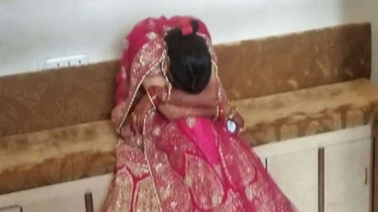 चंबल हादसे की रुला देने वाली कहानी: 3 बहनें शादी का जोड़ा पहने बैठीं, लेकिन एक का फेरे से पहले उजड़ गया सुहाग चंबल हादसे की रुला देने वाली कहानी: 3 बहनें शादी का जोड़ा पहने बैठीं, लेकिन एक का फेरे से पहले उजड़ गया सुहाग