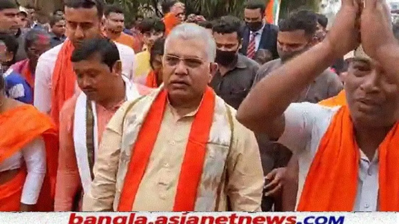 'এদেরকে জেতানোর দায়িত্ব পুলিশের', প্রচারে বেরিয়ে তৃণমূলকে তোপ দিলীপের 'এদেরকে জেতানোর দায়িত্ব পুলিশের', প্রচারে বেরিয়ে তৃণমূলকে তোপ দিলীপের