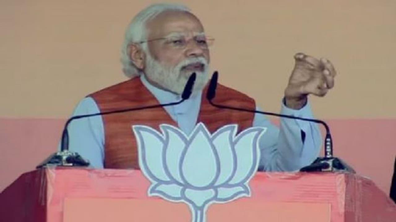PM Modi Rally ಉಗ್ರರ ಮೇಲಿನ ಕೇಸ್ ವಾಪಸ್ ಪಡೆಯಲು ಯತ್ನಿಸಿದ ಪಕ್ಷ SP, ಉನ್ನಾವೋದಲ್ಲಿ ಮೋದಿ ವಾಗ್ದಾಳಿ!