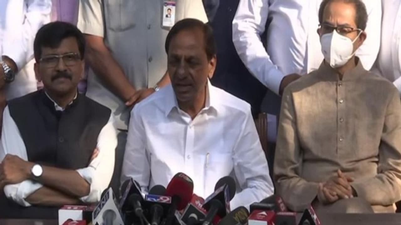 लोकसभा चुनाव से पहले विपक्ष की BJP के खिलाफ एकजुट होने की कोशिश, उद्धव ठाकरे और शरद पवार से मिले चंद्रशेखर राव लोकसभा चुनाव से पहले विपक्ष की BJP के खिलाफ एकजुट होने की कोशिश, उद्धव ठाकरे और शरद पवार से मिले चंद्रशेखर राव