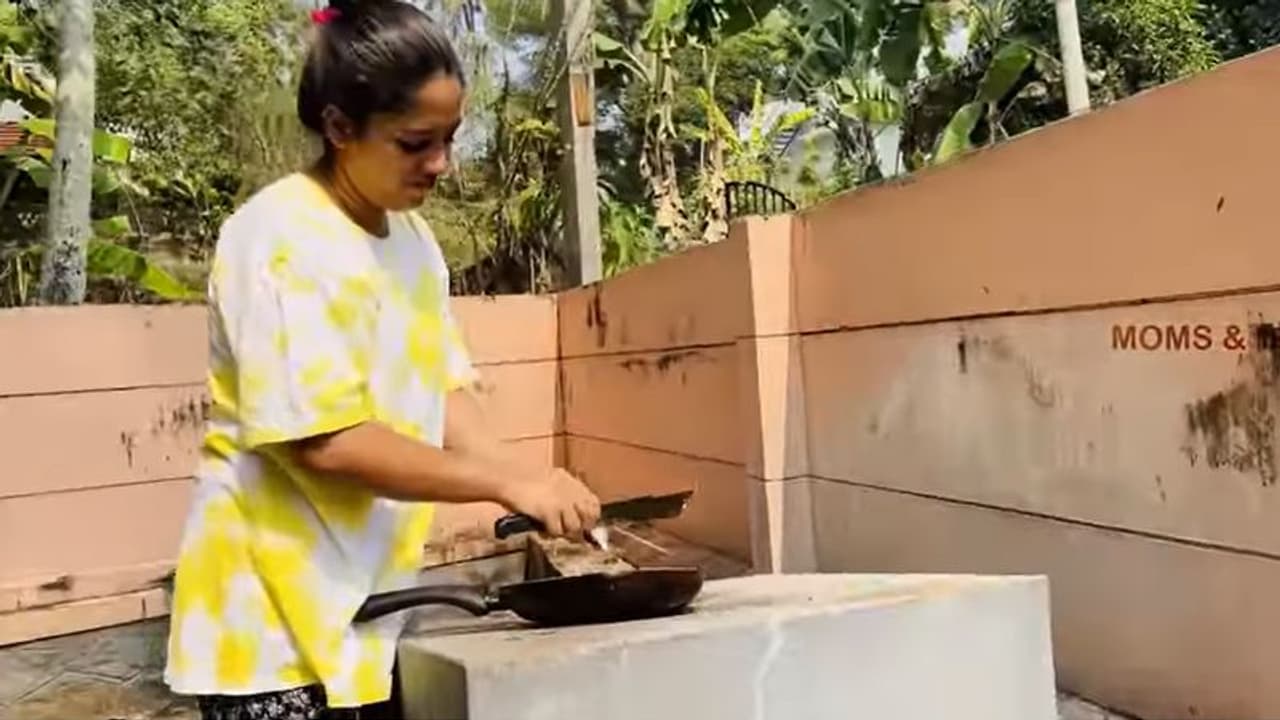 Amrutha Nair : അനുജന്റെ ആട്ട്, അമ്മയുടെ തഗ്ഗ്; രസകരമായ 'ഡേ ഇൻ മൈ ലൈഫ്' പങ്കുവച്ച് അമൃത നായർ Amrutha Nair : അനുജന്റെ ആട്ട്, അമ്മയുടെ തഗ്ഗ്; രസകരമായ 'ഡേ ഇൻ മൈ ലൈഫ്' പങ്കുവച്ച് അമൃത നായർ