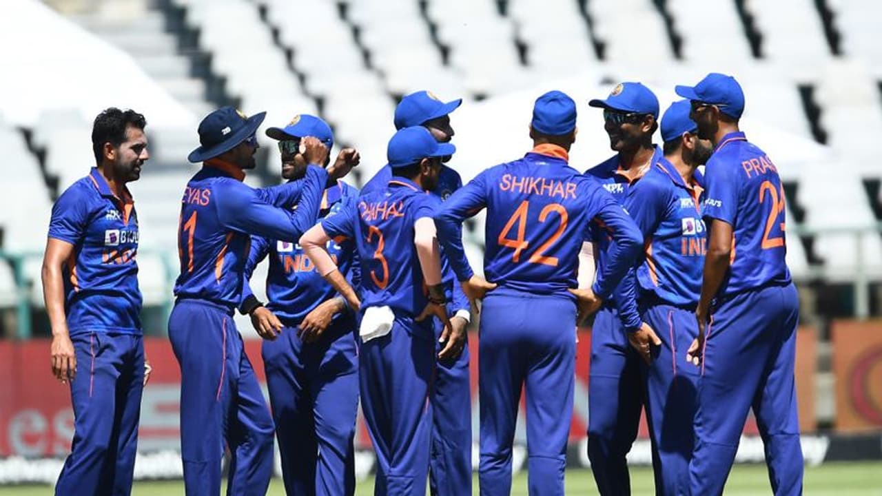 শ্রীলঙ্কার বিরুদ্ধে টি২০ সিরিজে নামার আগে কীভাবে সময় কাটাচ্ছে টিম ইন্ডিয়া, দেখুন ভিডিও শ্রীলঙ্কার বিরুদ্ধে টি২০ সিরিজে নামার আগে কীভাবে সময় কাটাচ্ছে টিম ইন্ডিয়া, দেখুন ভিডিও