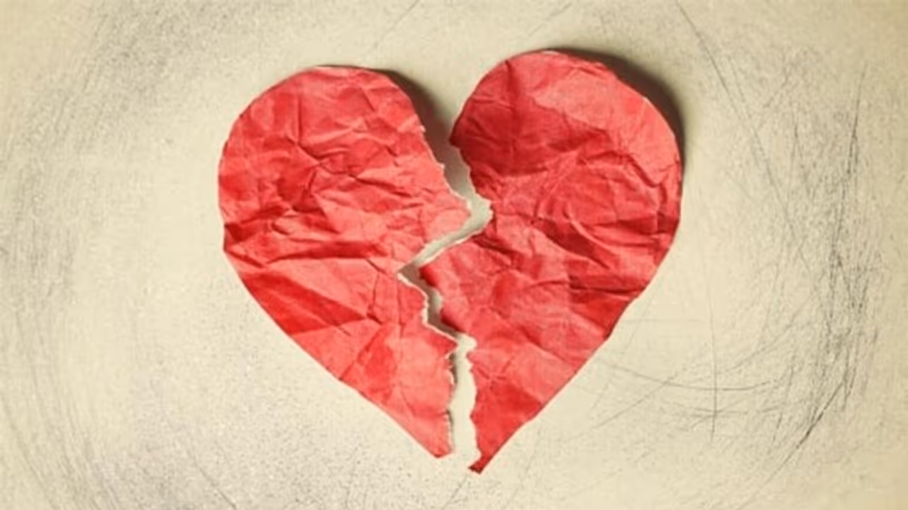 ব্রেকআপের পর মেয়েরা কী করে, সত্যিটা জানলে অবাক হবেন