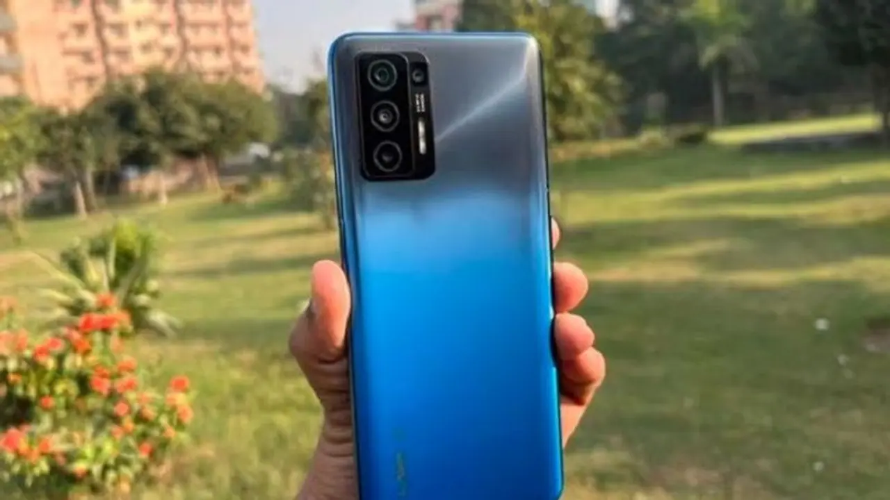 indian 5g smartphones:రూ. 15వేల లోపు లభించే ఐదు దేశీయ కంపెనీల స్మార్ట్ఫోన్లు ఇవే.. indian 5g smartphones:రూ. 15వేల లోపు లభించే ఐదు దేశీయ కంపెనీల స్మార్ట్ఫోన్లు ఇవే..