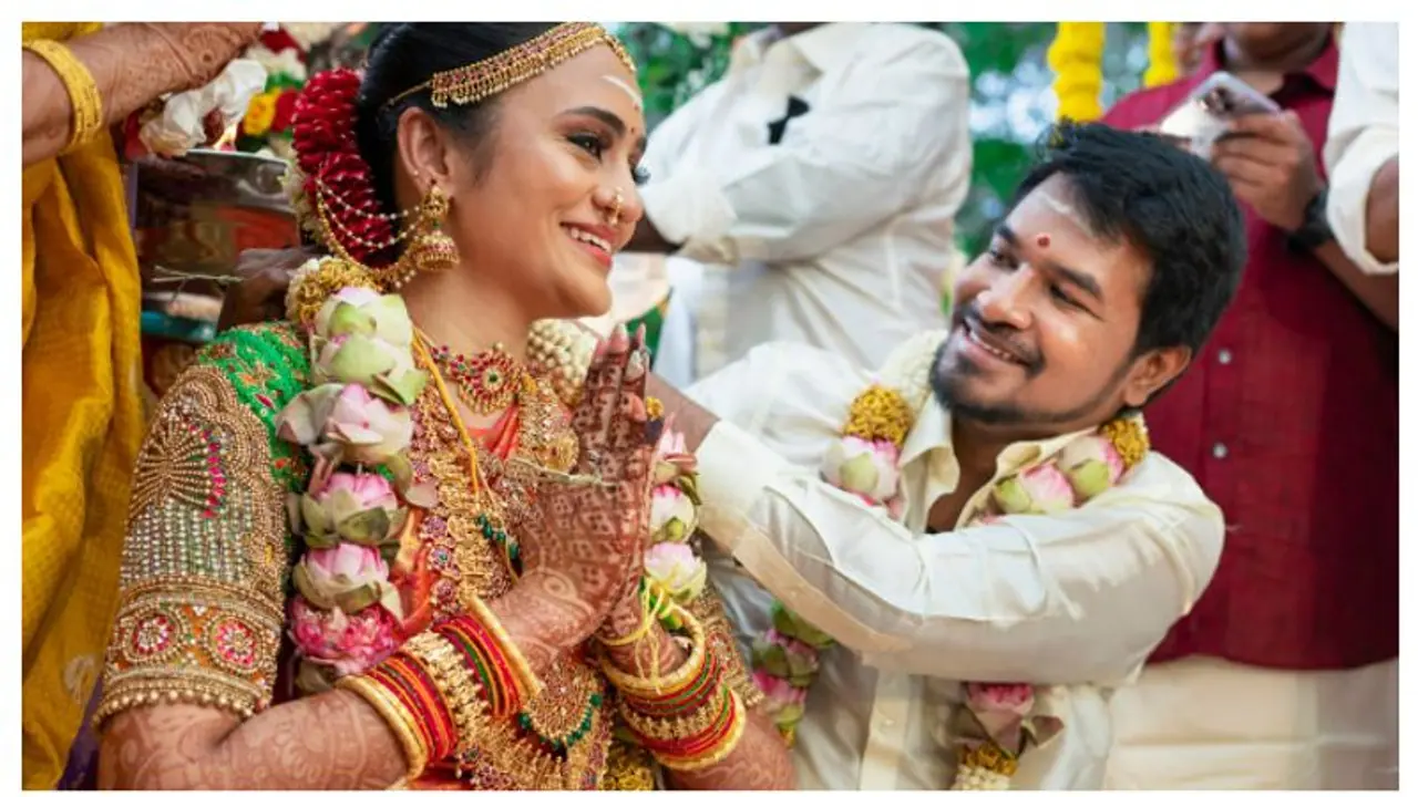 Madan gowri: பிரிந்த காதலியை திருமணம் செய்த பிரபல யூடியூப்பர் 'மதன் கெளரி'...வைரலாகும் திருமண வீடியோ..!! Madan gowri: பிரிந்த காதலியை திருமணம் செய்த பிரபல யூடியூப்பர் 'மதன் கெளரி'...வைரலாகும் திருமண வீடியோ..!!