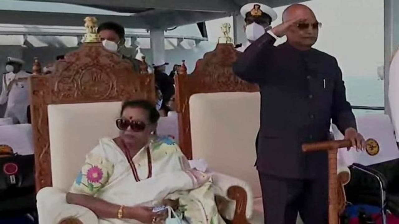 Visakhapatnam में राष्ट्रपति रामनाथ कोविंद ने की Indian Navy के बेड़े की समीक्षा, 21 तोपों की सलामी ली Visakhapatnam में राष्ट्रपति रामनाथ कोविंद ने की Indian Navy के बेड़े की समीक्षा, 21 तोपों की सलामी ली