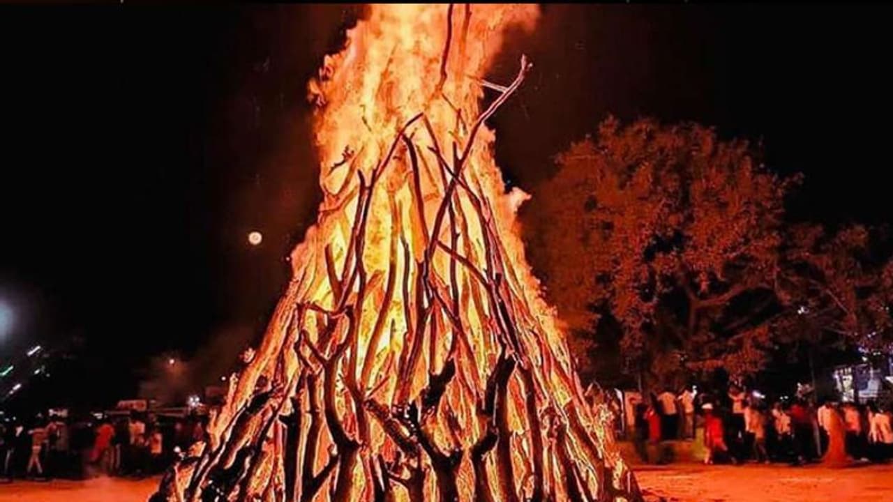 Holi 2022: ಕಾಮ ದಹನದ ದಿನ ಈ ಒಂದು ಕೆಲ್ಸ ಮಾಡಿ ನೋಡಿ Holi 2022: ಕಾಮ ದಹನದ ದಿನ ಈ ಒಂದು ಕೆಲ್ಸ ಮಾಡಿ ನೋಡಿ