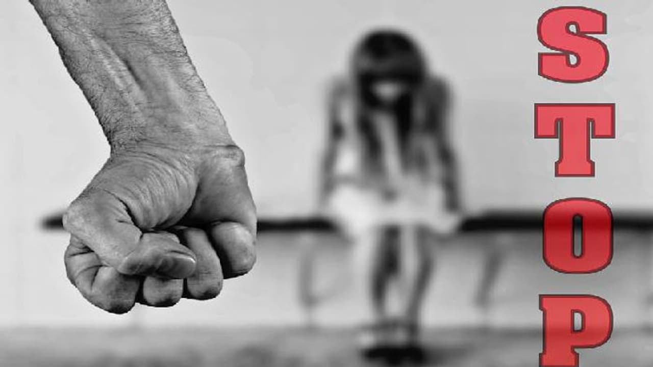 എട്ടുപേർ ചേർന്ന് പീഡിപ്പിച്ചു, അച്ഛൻ മനംനൊന്ത് ആത്മഹത്യ ചെയ്തു, ഒരു ദളിത് യുവതിയുടെ പോരാട്ടം എട്ടുപേർ ചേർന്ന് പീഡിപ്പിച്ചു, അച്ഛൻ മനംനൊന്ത് ആത്മഹത്യ ചെയ്തു, ഒരു ദളിത് യുവതിയുടെ പോരാട്ടം