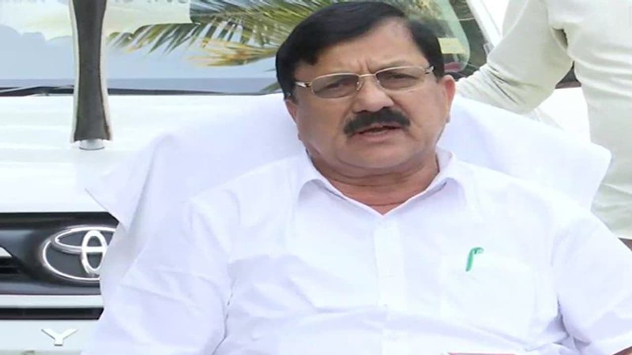 Tumkur Bus Accident: ಸಂಜೆ ತುಮಕೂರಿಗೆ ಗೃಹ ಸಚಿವ ಆರಗ ಜ್ಞಾನೇಂದ್ರ ಭೇಟಿ Tumkur Bus Accident: ಸಂಜೆ ತುಮಕೂರಿಗೆ ಗೃಹ ಸಚಿವ ಆರಗ ಜ್ಞಾನೇಂದ್ರ ಭೇಟಿ