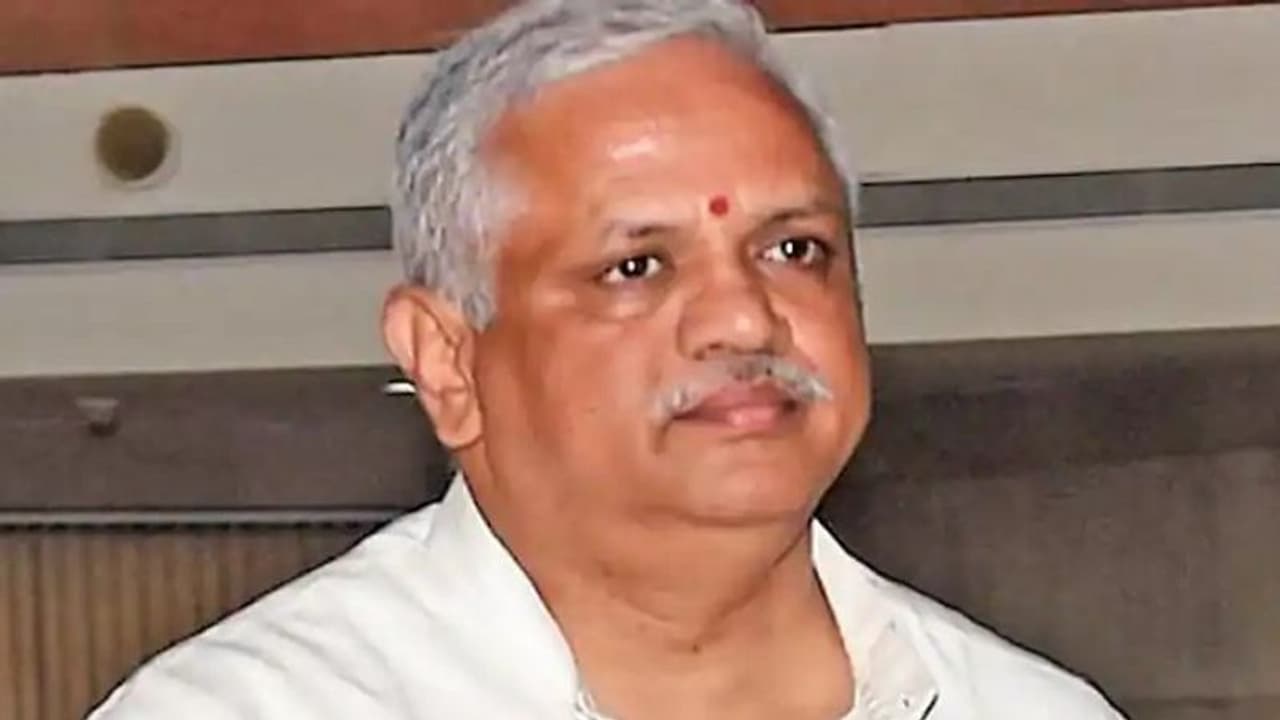 ನಾಯಕತ್ವ ಬದಲು, ಹೊಸ ಮುಖಕ್ಕೆ ಮಣೆ: ಸಂತೋಷ್ ಹೇಳಿಕೆ ಸಂಚಲನ ನಾಯಕತ್ವ ಬದಲು, ಹೊಸ ಮುಖಕ್ಕೆ ಮಣೆ: ಸಂತೋಷ್ ಹೇಳಿಕೆ ಸಂಚಲನ