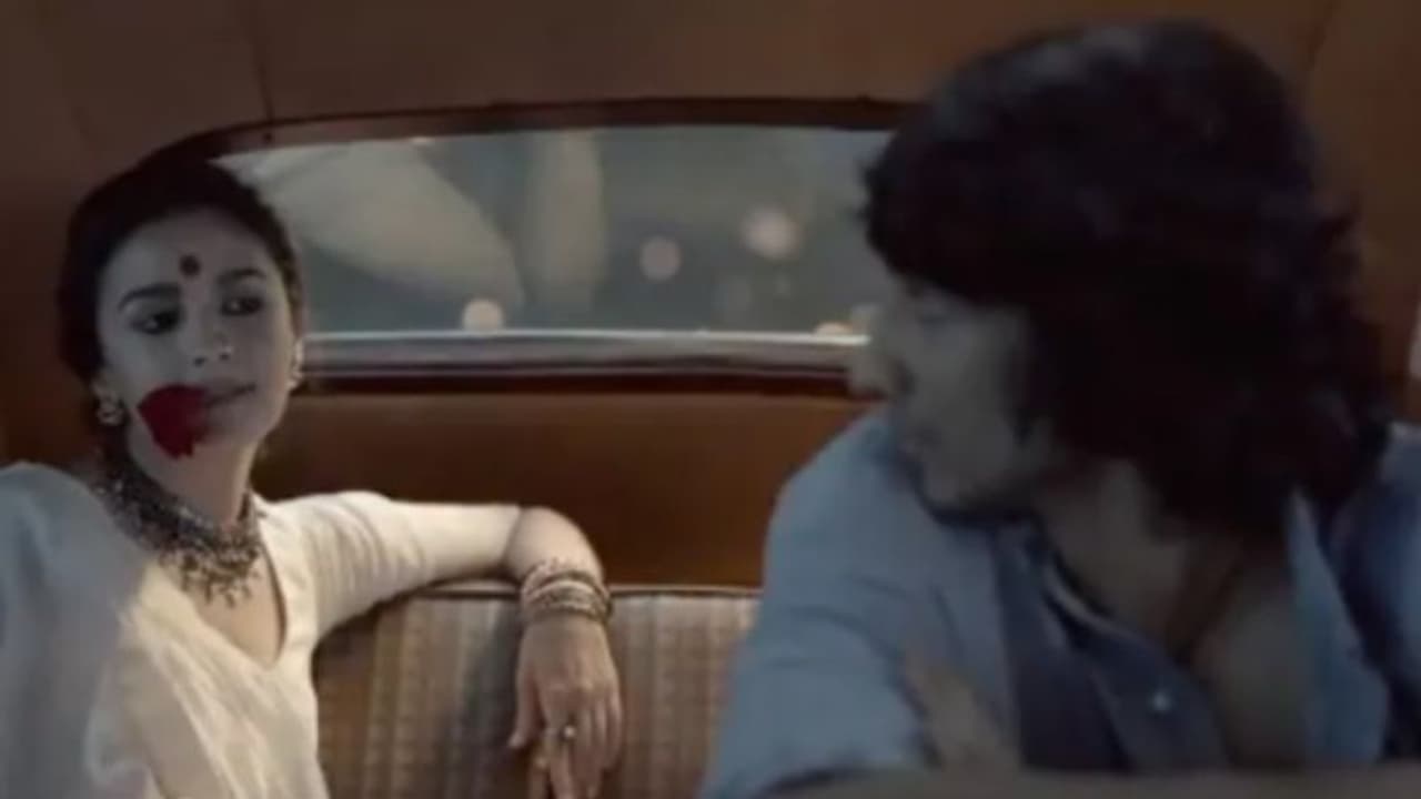 Gangubai Kathiawadi song : 'മേരി ജാൻ', 'ഗംഗുഭായ് കത്തിയവാഡി'യിലെ പുതിയ ഗാനത്തിന്റെ വീഡിയോ Gangubai Kathiawadi song : 'മേരി ജാൻ', 'ഗംഗുഭായ് കത്തിയവാഡി'യിലെ പുതിയ ഗാനത്തിന്റെ വീഡിയോ