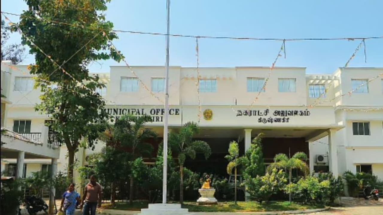 Krishnagiri TN Election Result 2022 : கிருஷ்ணகிரி நகராட்சியில் 5 இடங்களில் திமுக முன்னிலை Krishnagiri TN Election Result 2022 : கிருஷ்ணகிரி நகராட்சியில் 5 இடங்களில் திமுக முன்னிலை