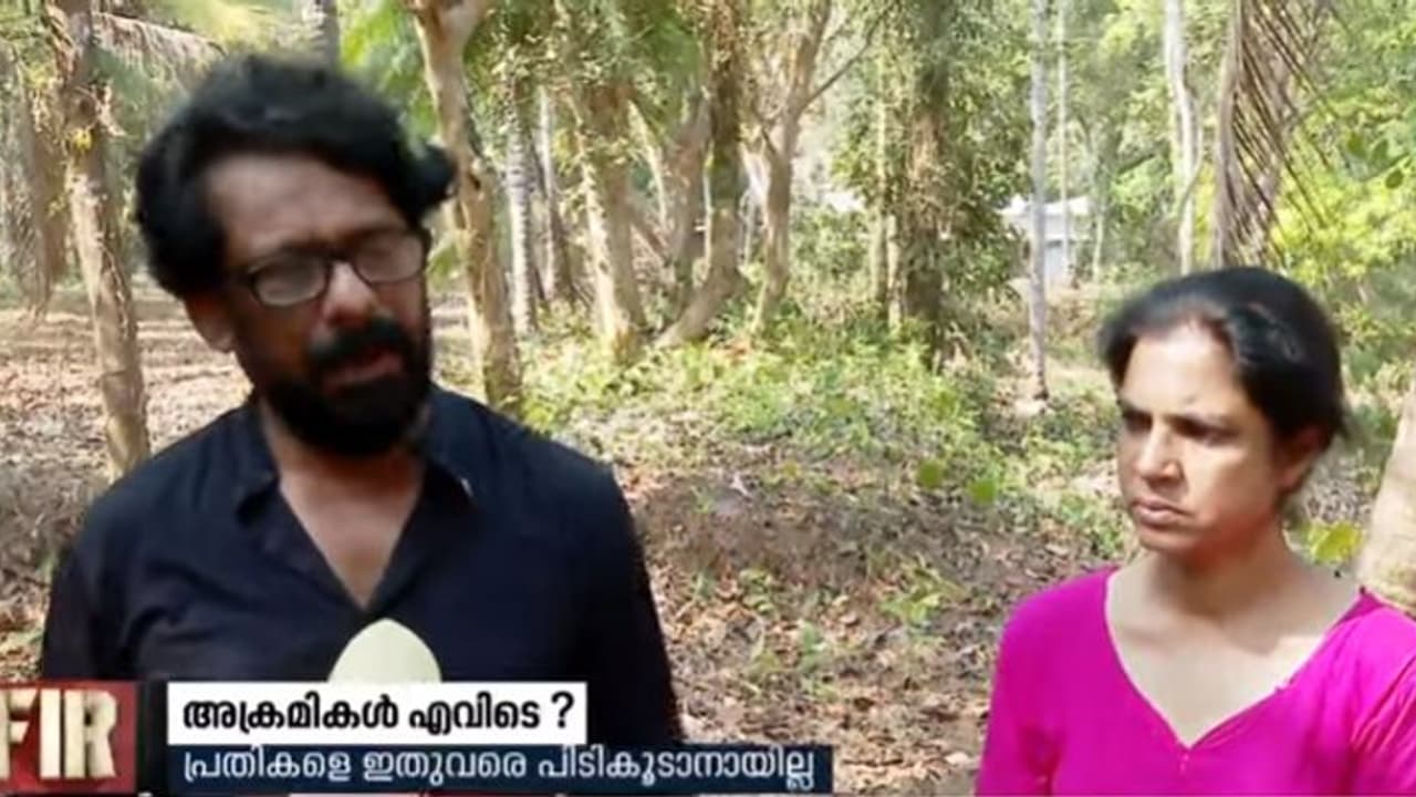 സുവീരനെയും ഭാര്യയെയും വീട് കയറി ആക്രമിച്ചവരെ പിടിക്കാതെ പൊലീസ് സുവീരനെയും ഭാര്യയെയും വീട് കയറി ആക്രമിച്ചവരെ പിടിക്കാതെ പൊലീസ്