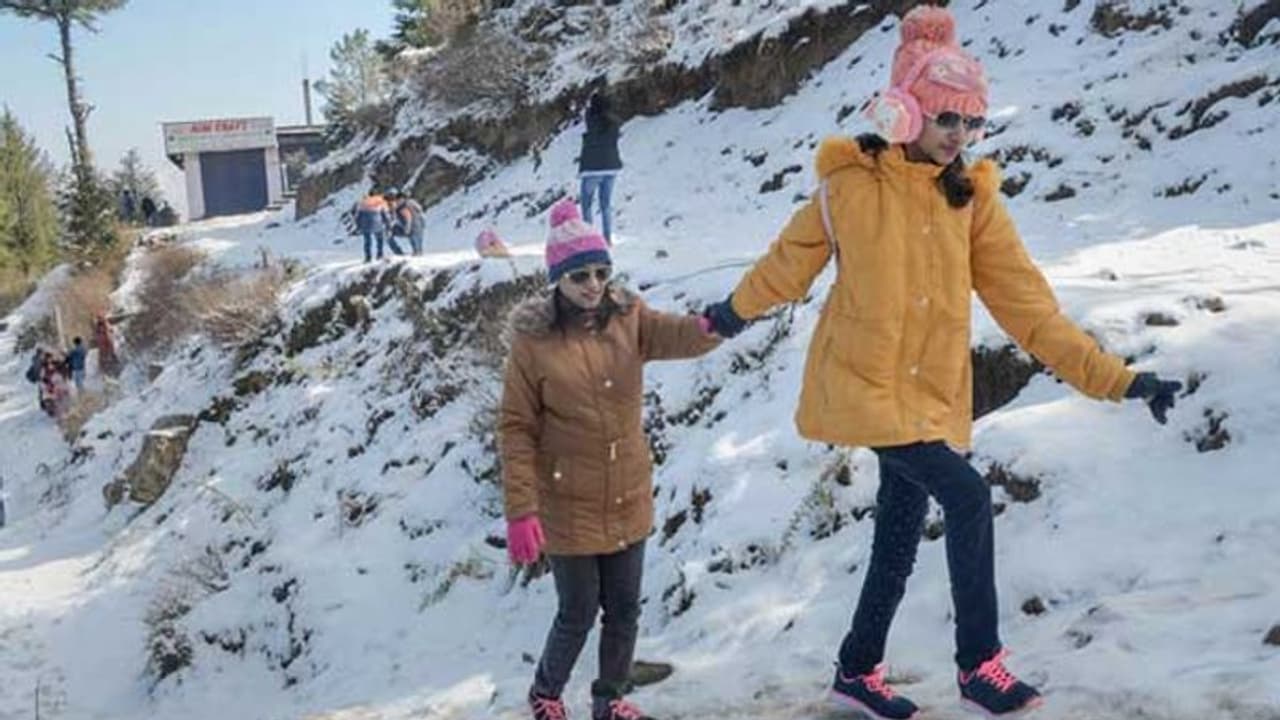 Weather Report: पश्चिमी विक्षोभ के असर से कई राज्यों में बिगड़ेगा मौसम; पहाड़ों पर बर्फबारी; कहीं कहीं बारिश Weather Report: पश्चिमी विक्षोभ के असर से कई राज्यों में बिगड़ेगा मौसम; पहाड़ों पर बर्फबारी; कहीं कहीं बारिश