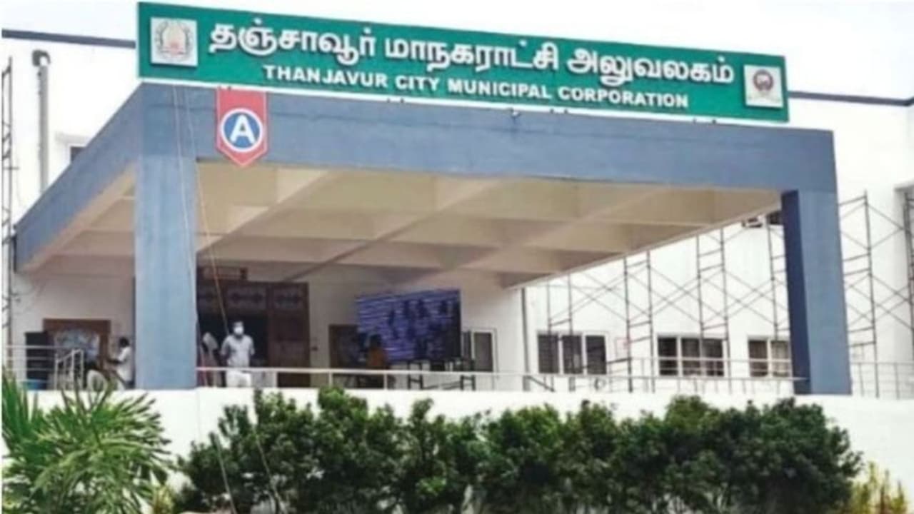 Thanjavur Corporation Election Result 2022 : திமுகவை துரத்திய அமமுக.. தஞ்சை மாநகராட்சியை கைப்பற்றிய திமுக..! Thanjavur Corporation Election Result 2022 : திமுகவை துரத்திய அமமுக.. தஞ்சை மாநகராட்சியை கைப்பற்றிய திமுக..!