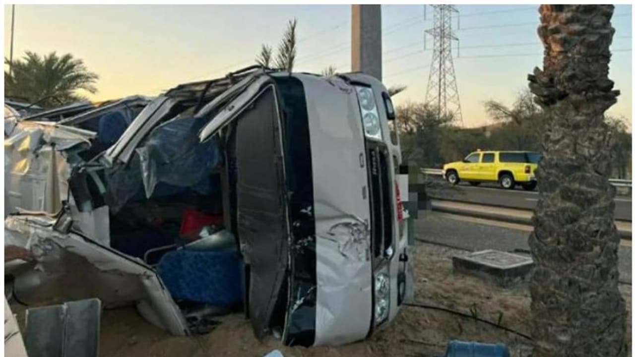 Road Accident : അബുദാബിയില് വാഹനാപകടം; രണ്ട് ഏഷ്യക്കാര് മരിച്ചു, 11 പേര്ക്ക് പരിക്ക് Road Accident : അബുദാബിയില് വാഹനാപകടം; രണ്ട് ഏഷ്യക്കാര് മരിച്ചു, 11 പേര്ക്ക് പരിക്ക്