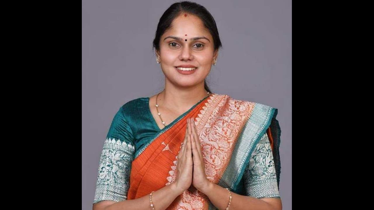 Kovai Local Body Election Result: கோவை மாநகராட்சி அதிமுக மேயர் வேட்பாளராக அறியப்பட்ட கிருபாலினி தோல்வி. Kovai Local Body Election Result: கோவை மாநகராட்சி அதிமுக மேயர் வேட்பாளராக அறியப்பட்ட கிருபாலினி தோல்வி.