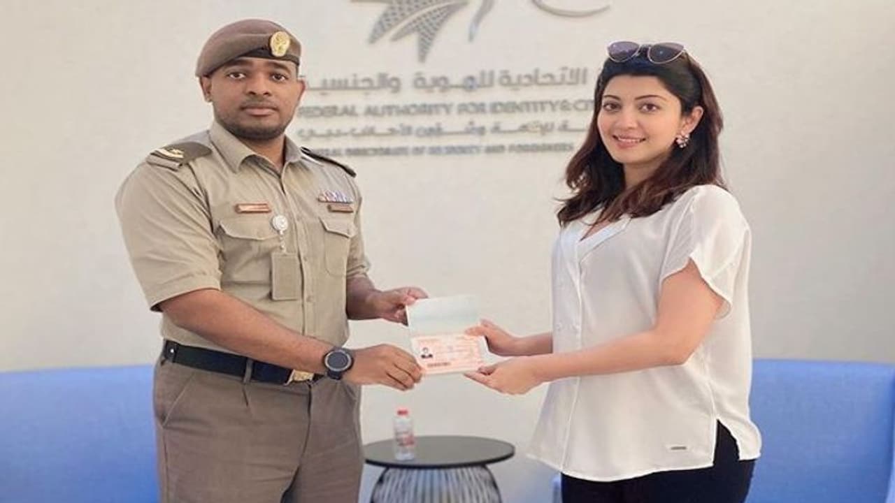 Pranitha Subhash UAE Visa : ‘యూఏఈ’ గోల్డెన్ వీసా అందుకున్న నటి ప్రణిత సుభాష్.. ఫుల్ ఖుషీ అవుతోంది.. Pranitha Subhash UAE Visa : ‘యూఏఈ’ గోల్డెన్ వీసా అందుకున్న నటి ప్రణిత సుభాష్.. ఫుల్ ఖుషీ అవుతోంది..