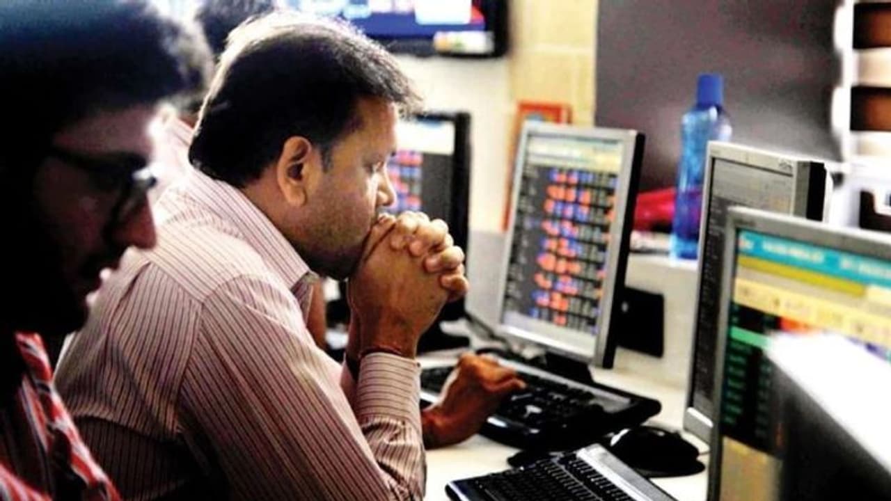 അമ്പമ്പോ, കോവിഡ് കാലത്തുപോലും ഉണ്ടായില്ല ഈ തകര്ച്ച; ഓഹരിവിപണി ഇതെങ്ങോട്ട്? അമ്പമ്പോ, കോവിഡ് കാലത്തുപോലും ഉണ്ടായില്ല ഈ തകര്ച്ച; ഓഹരിവിപണി ഇതെങ്ങോട്ട്?