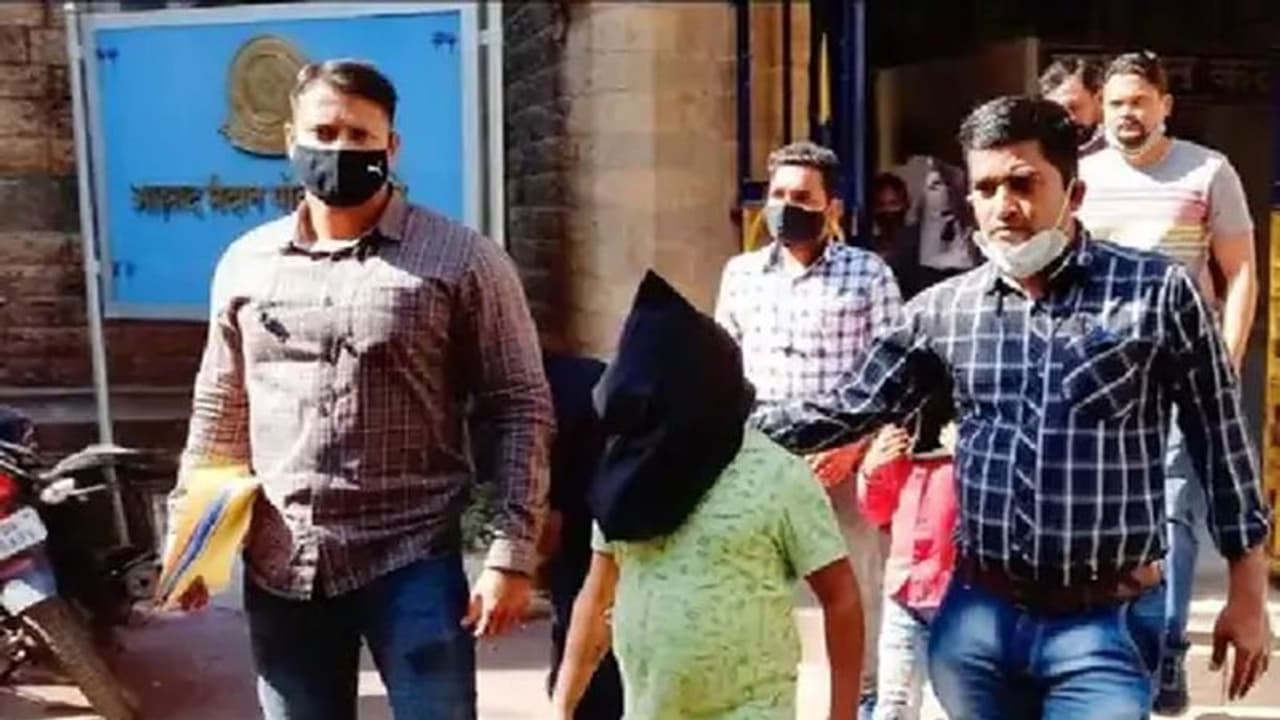 राज कुंद्रा पोर्नोग्राफी केस : एक्ट्रेस से जबरन पोर्न शूट करवाने वाले चार आरोपी अरेस्ट, गोवा शिमला में छिपे थे राज कुंद्रा पोर्नोग्राफी केस : एक्ट्रेस से जबरन पोर्न शूट करवाने वाले चार आरोपी अरेस्ट, गोवा शिमला में छिपे थे