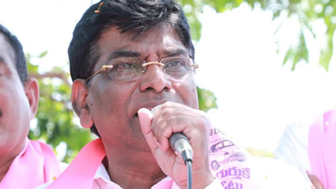 ఖమ్మం ఎంపీ నామా నాగేశ్వరరావు కొడుకుపై దుండగుల దాడి: పంజాగుట్ట పీఎస్ లో ఫిర్యాదు ఖమ్మం ఎంపీ నామా నాగేశ్వరరావు కొడుకుపై దుండగుల దాడి: పంజాగుట్ట పీఎస్ లో ఫిర్యాదు