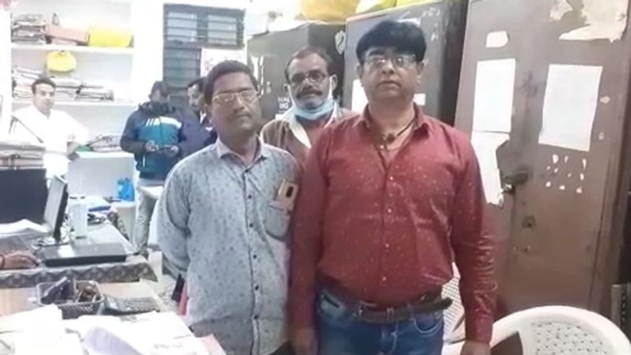 एक झटके में करोड़पति बन गया शख्स, जो काम पूरा परिवार 20 साल में नहीं कर सका, वो चमत्कार एक पल में हो गया एक झटके में करोड़पति बन गया शख्स, जो काम पूरा परिवार 20 साल में नहीं कर सका, वो चमत्कार एक पल में हो गया