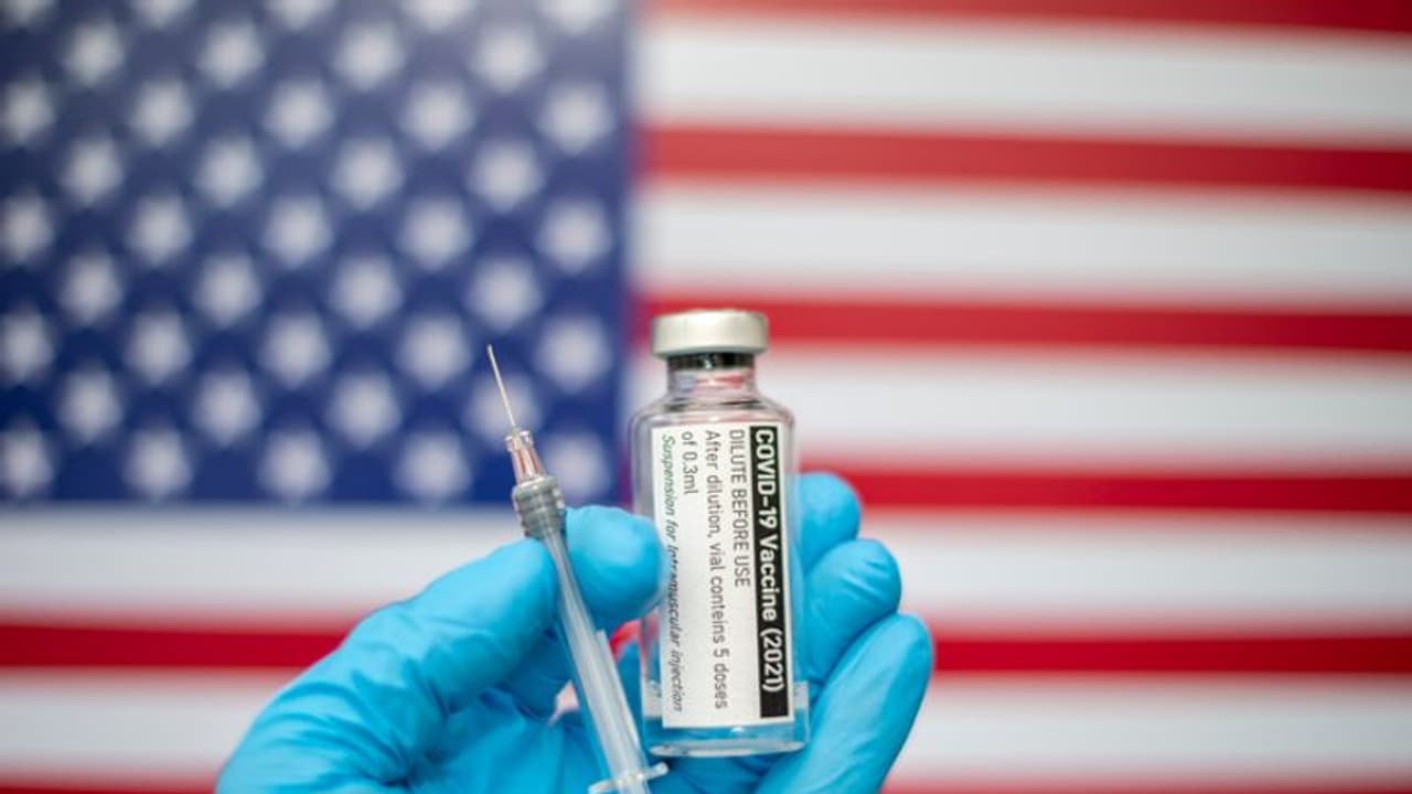 कोरोना से बुजुर्गों को बचाने के लिए फ्रांस अत्यन्त सतर्क: 80 साल से अधिक उम्र वालों को वैक्सीन की चौथी डोज